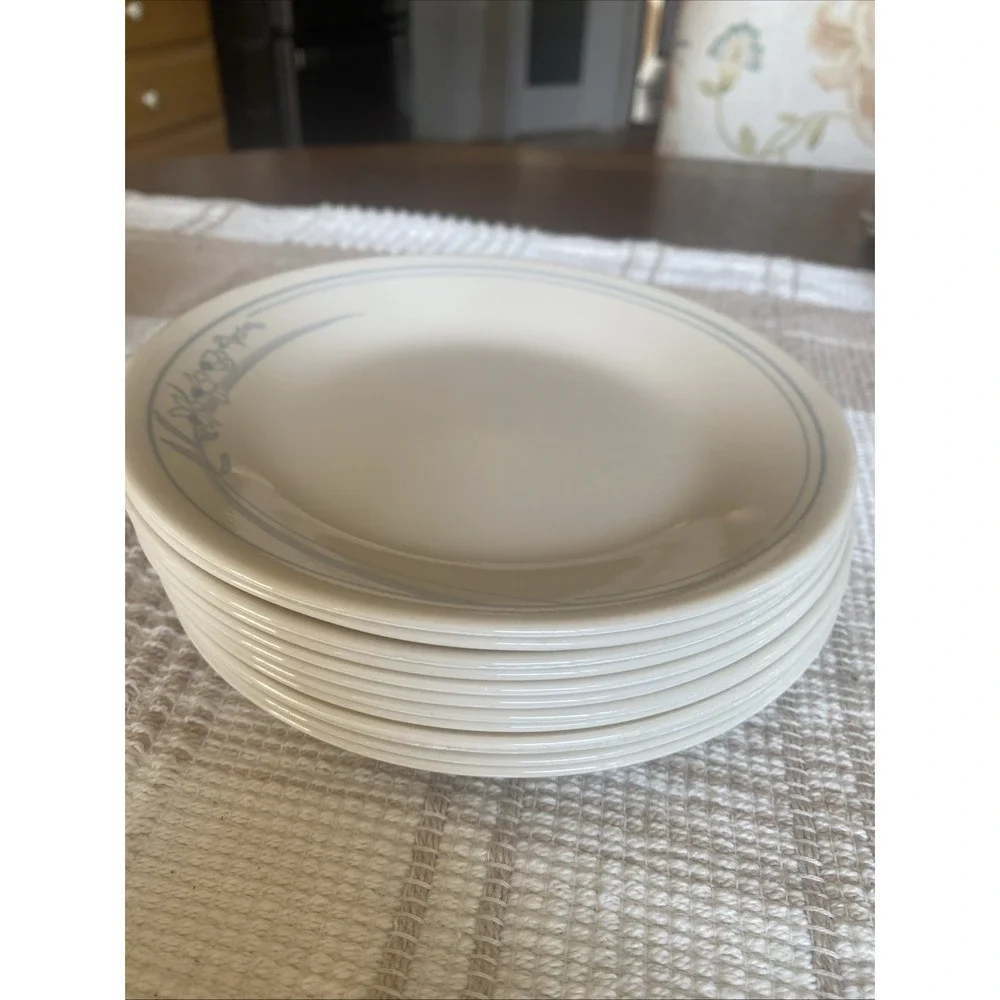 Discontinued Blue Lily Pattern by Corelle by Corning.Made In USA (12) 7
